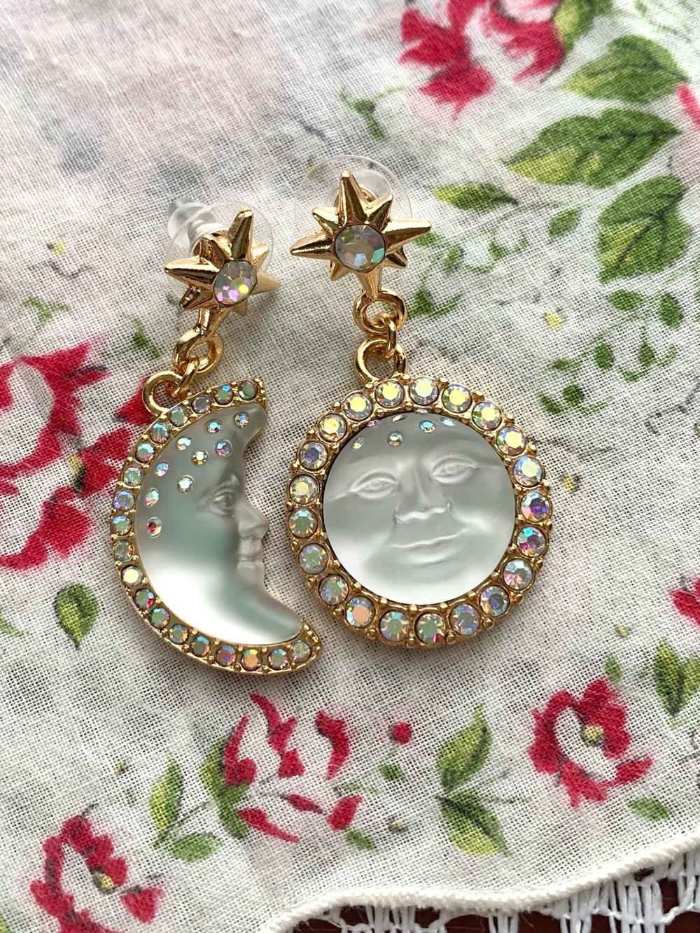 Kirk’s Folly White Moon Face Vintage/Retro Style Earrings
